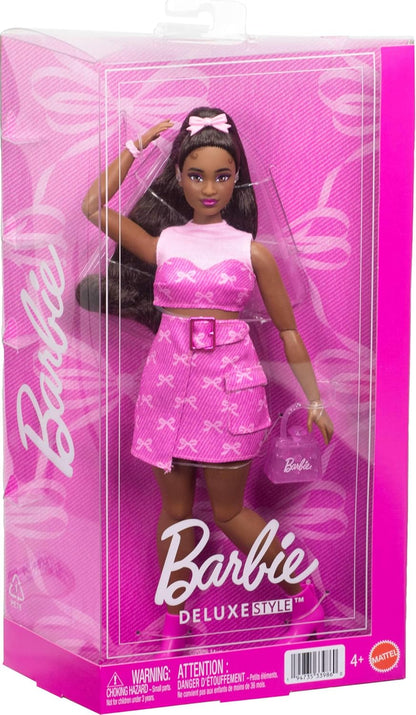 Barbie Deluxe Style Doll con top di jeans rosa e gonna abbinata