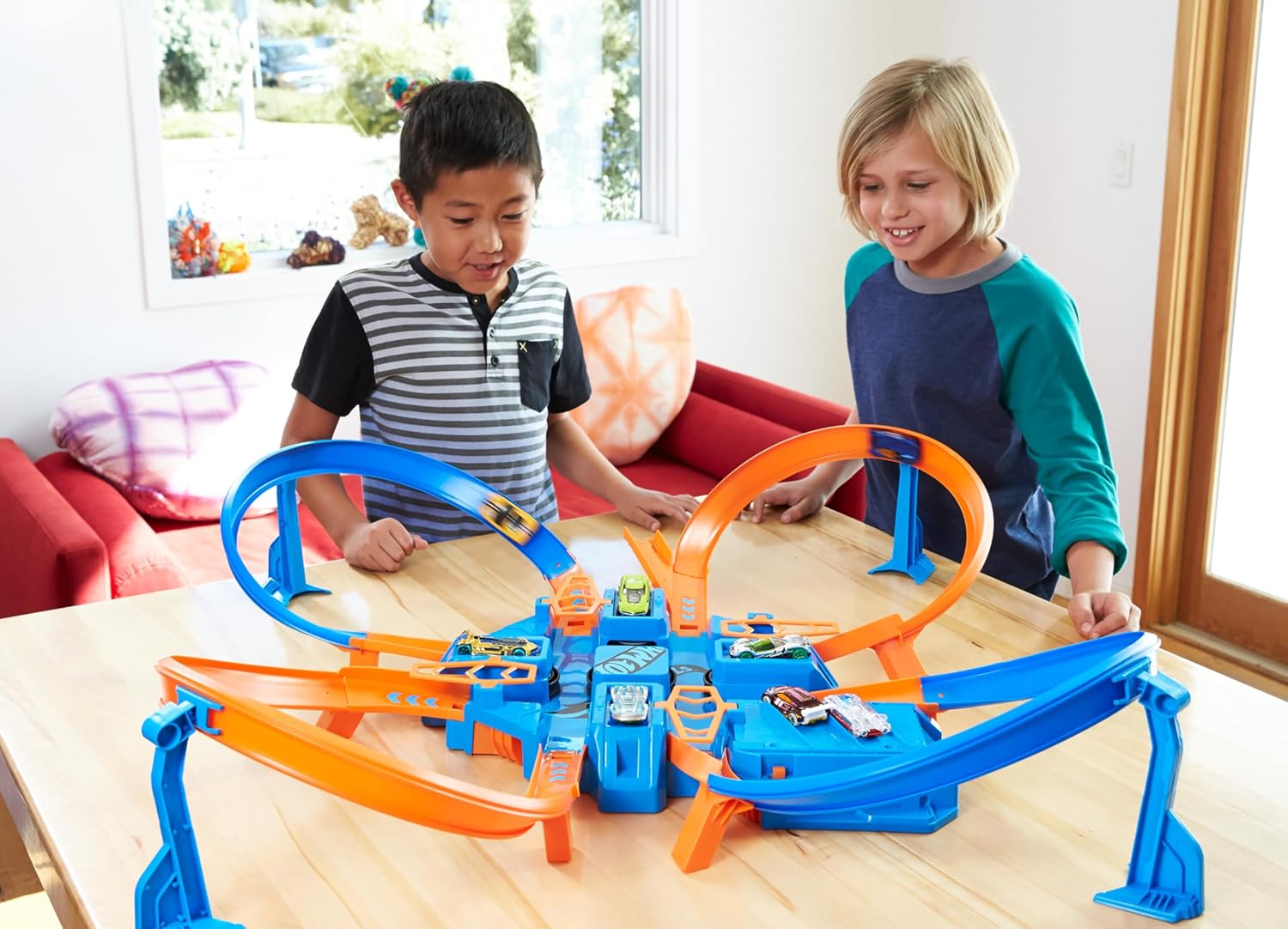 Set di piste d'incidente Hot Wheels Criss-Cross con booster motorizzato e auto