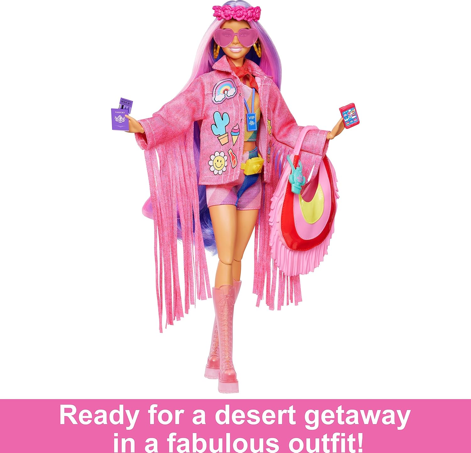 Poupée Barbie Extra Fly – Édition Désert avec de longs cheveux roses et violets et une veste à franges en jean rose