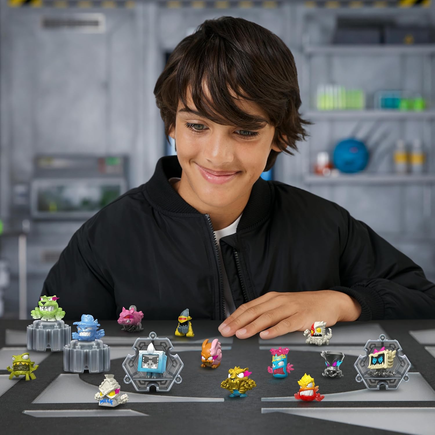 MrBeast Lab Swarms Serie 3 – Hyper Fusion Series 14er-Pack Milk Bones Edition Verschmelze, baue und entfessle das Chaos!