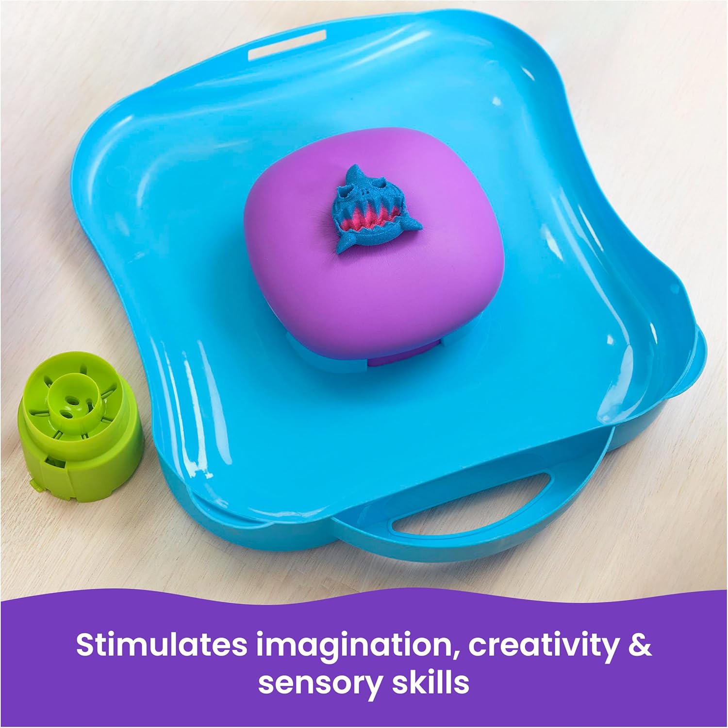 Kinetic Sand, SquishMotion con sabbia da gioco rosa, gialla e blu da 454 g, timbro e 5 strumenti, custodia
