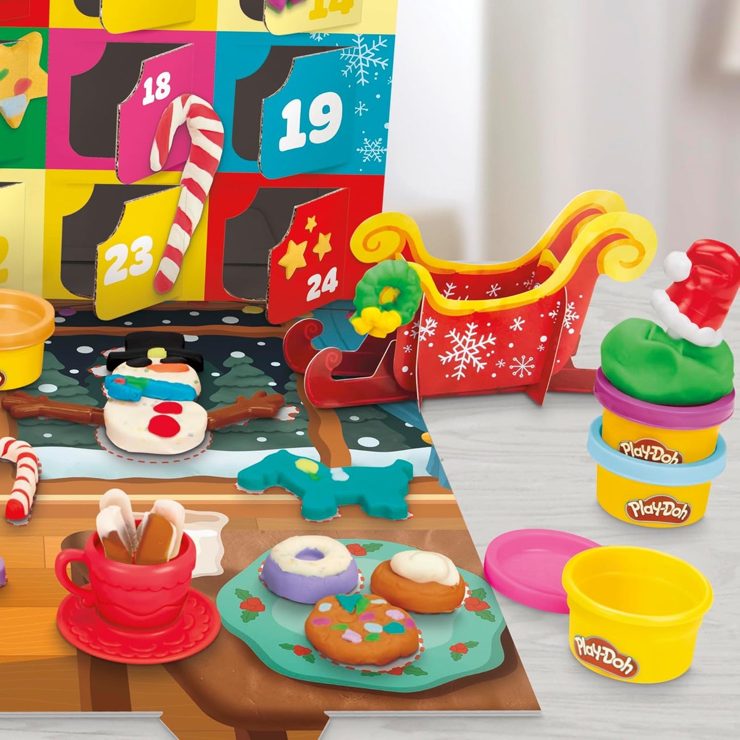 Play-Doh Feiertags-Adventskalender, 24-Tage-Countdown mit Überraschungsgeschenken ab 3 Jahren