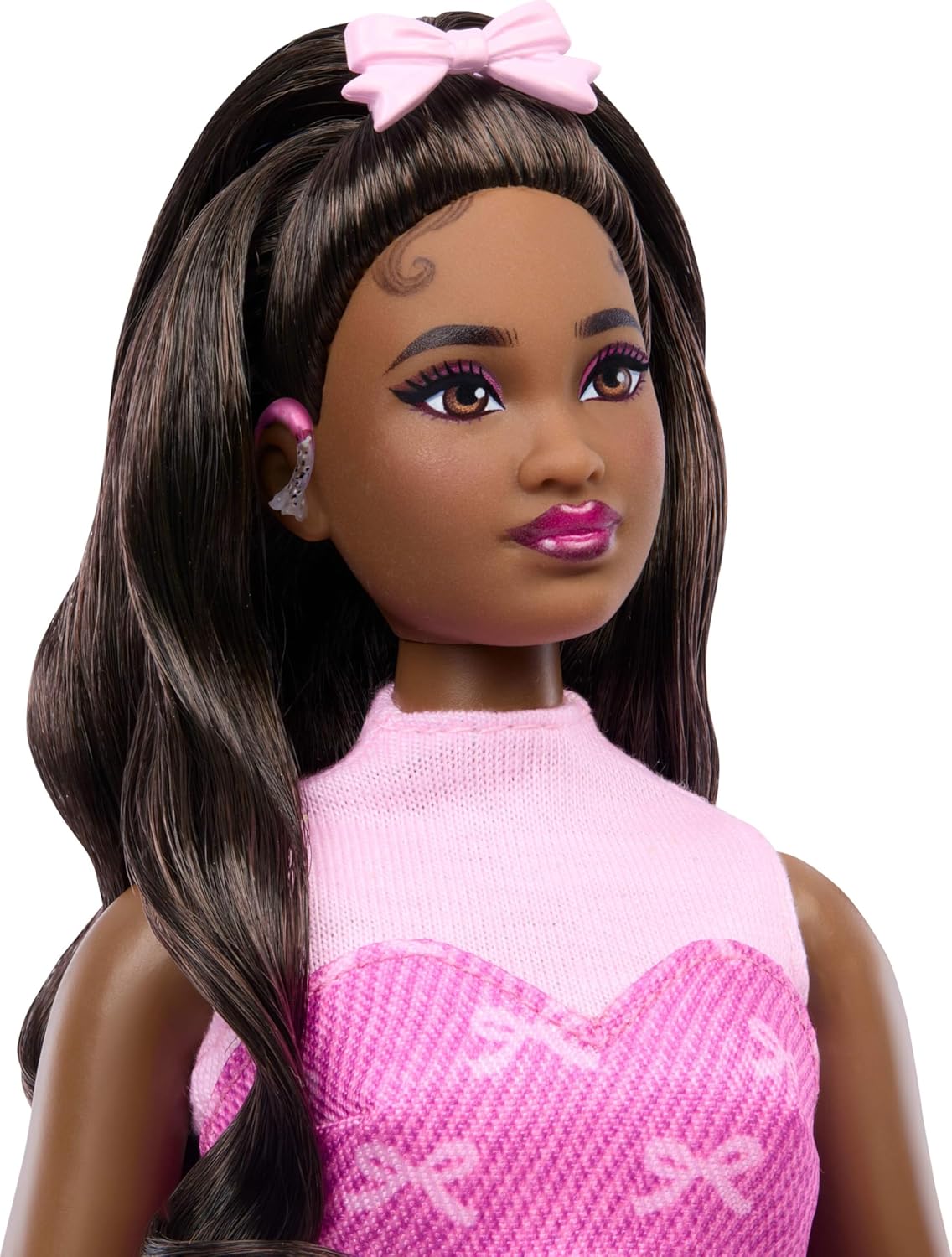 Barbie Deluxe Style Doll con top di jeans rosa e gonna abbinata