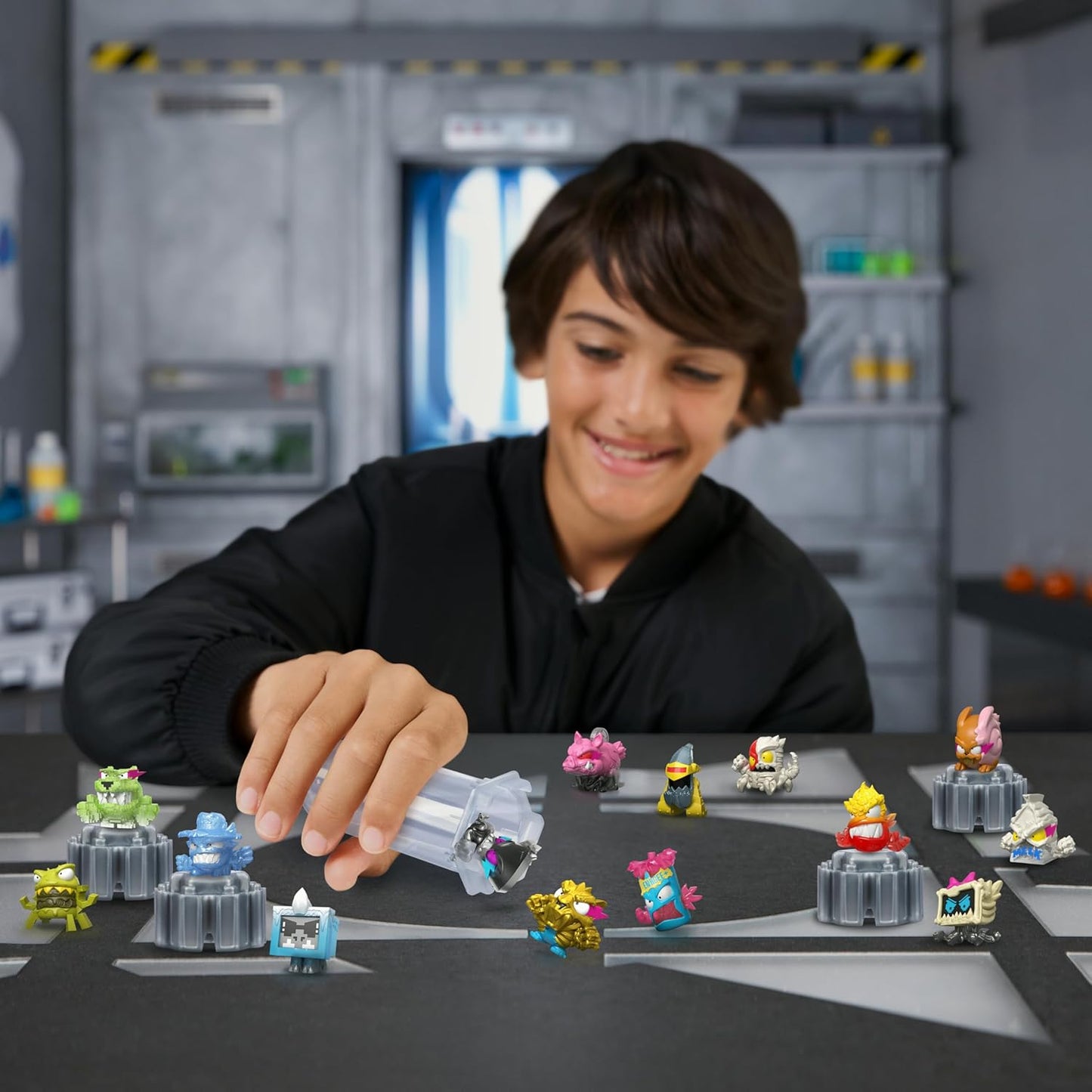 MrBeast Lab Swarms Serie 3 – Hyper Fusion Series 14er-Pack Milk Bones Edition Verschmelze, baue und entfessle das Chaos!