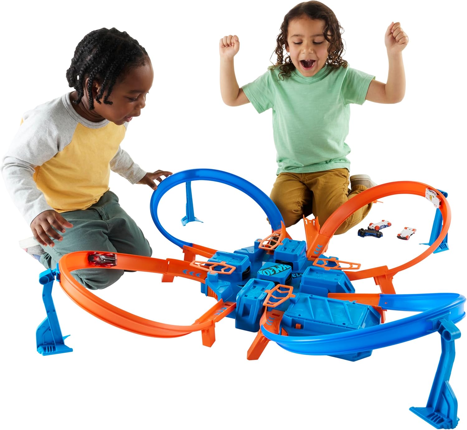 Set di piste d'incidente Hot Wheels Criss-Cross con booster motorizzato e auto