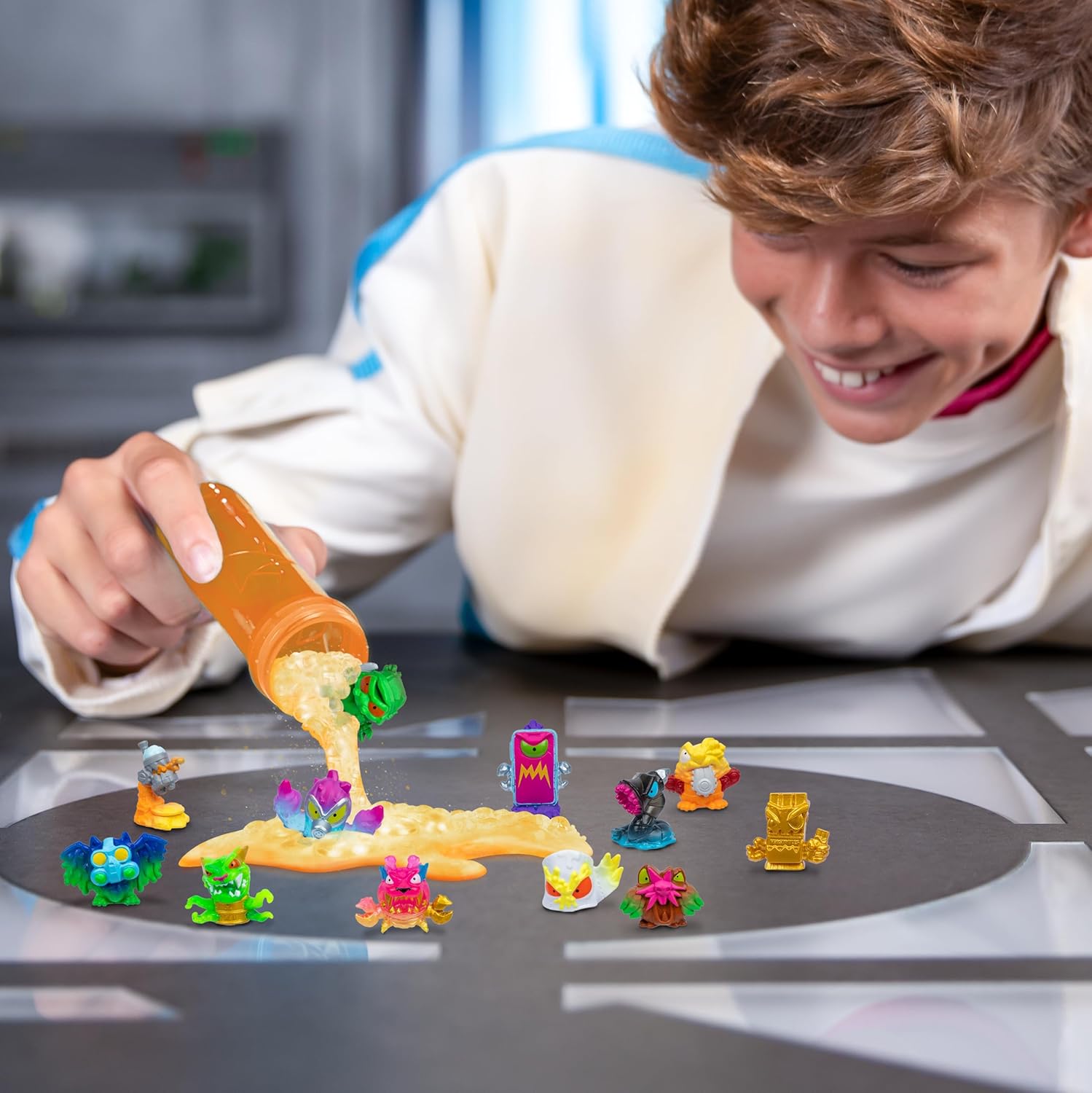 MrBeast Lab Swarms Atomic Series 12er-Pack – Crab Cat Edition Mischen, schütteln und enthüllen Sie das Chaos!