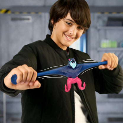 MrBeast Lab – Hyper Fusion Stretchy Hero Sabertooth Squid 5 (12,7 cm), mit Glibber gefüllte Actionfigur, dehnbar bis zum Dreifachen seiner Größe