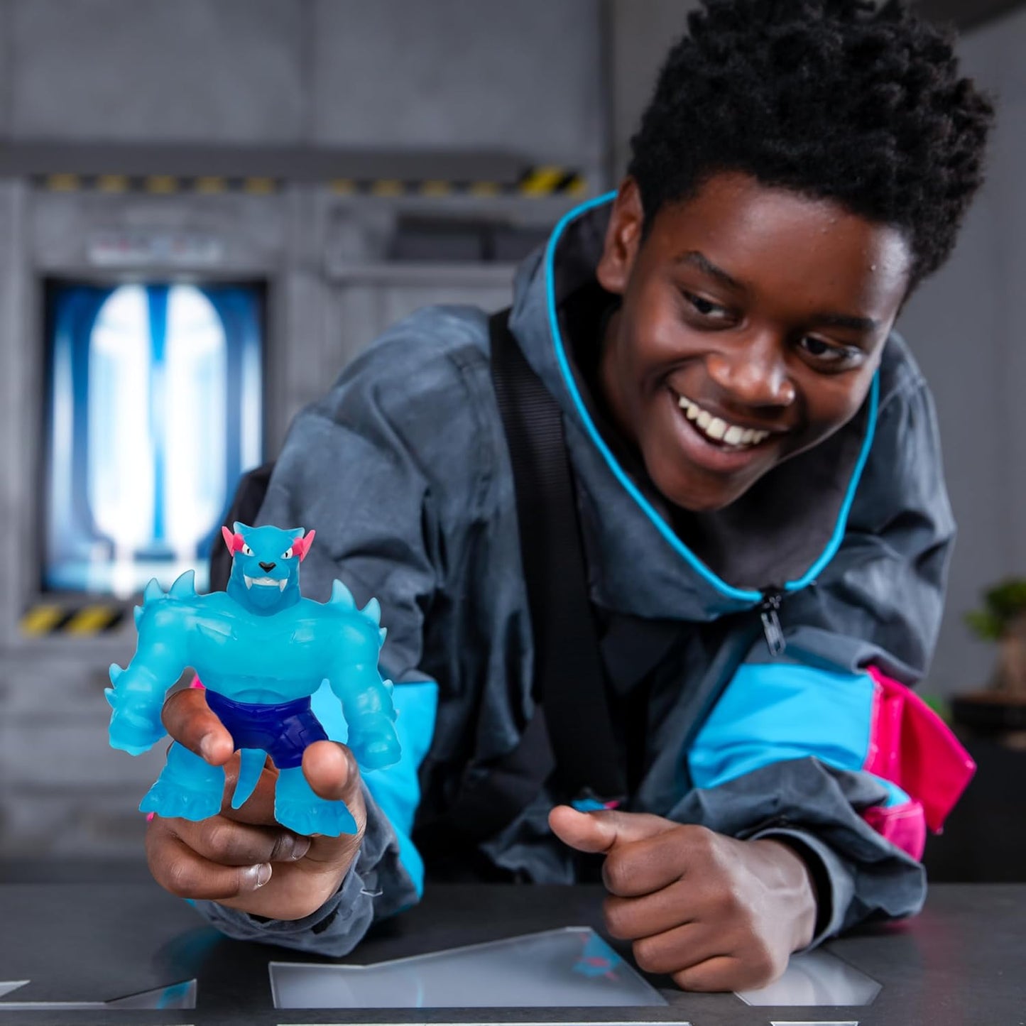MrBeast Lab – Heroes of Goo Jit Zu Iconic Panther 4,5 (11 cm) dehnbare Helden-Actionfigur, dehnbar bis zum Dreifachen seiner Größe