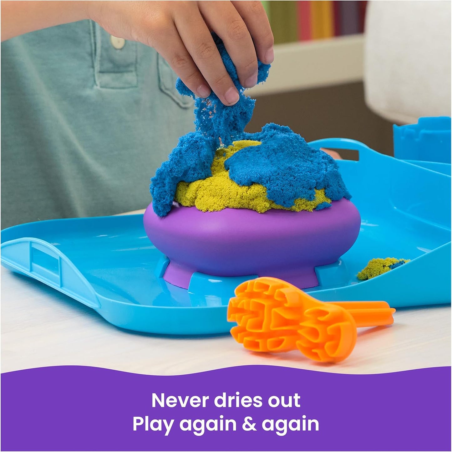 Kinetic Sand, SquishMotion con sabbia da gioco rosa, gialla e blu da 454 g, timbro e 5 strumenti, custodia