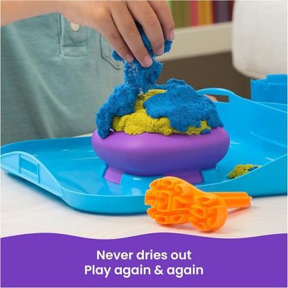 Kinetic Sand, SquishMotion con sabbia da gioco rosa, gialla e blu da 454 g, timbro e 5 strumenti, custodia