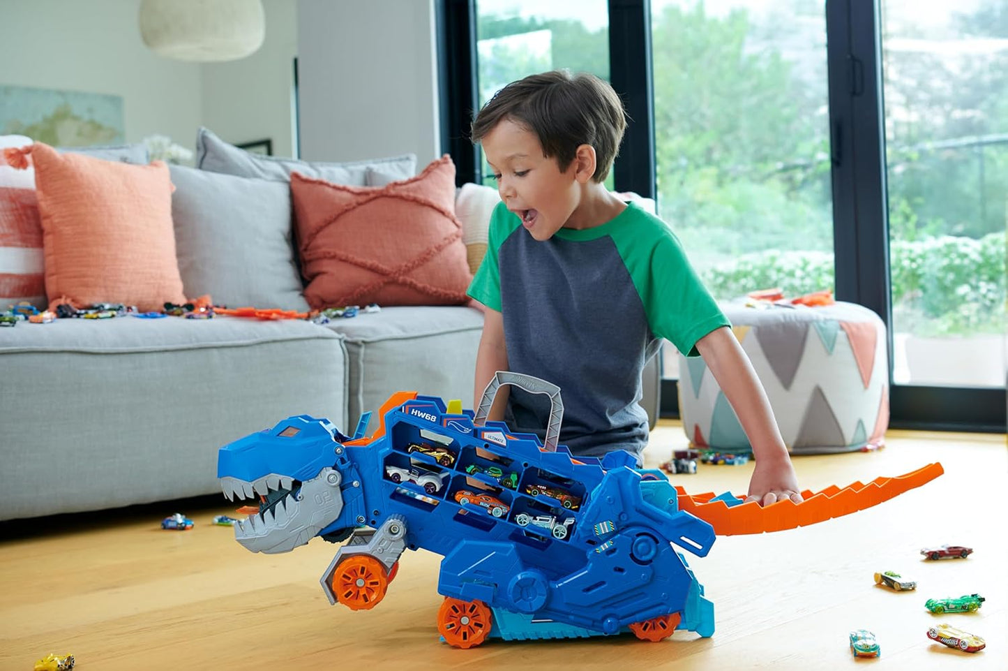 Hot Wheels City Ultimate Transporter con T-Rex, luci, suoni e 2 auto
