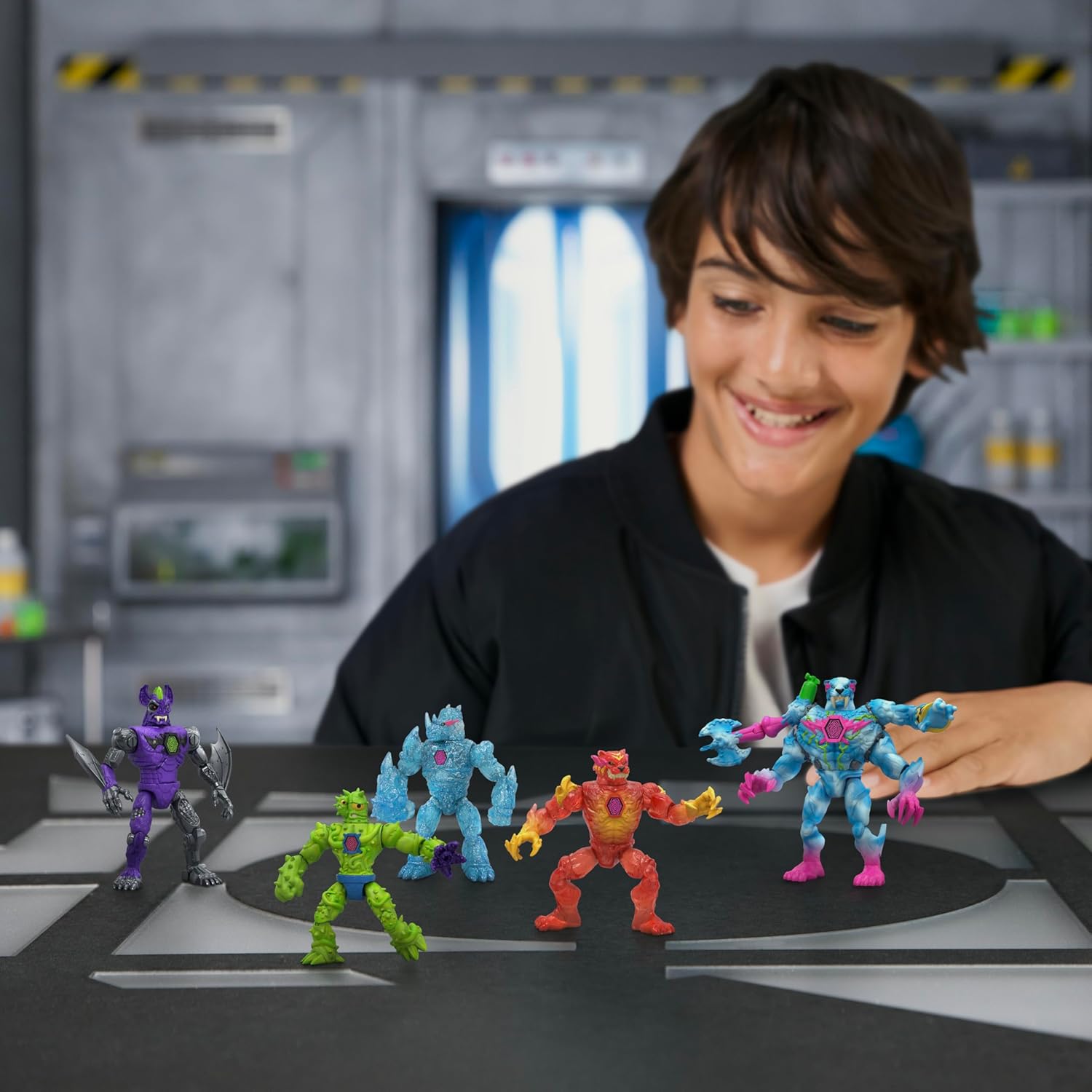 MrBeast Lab Hybrids Mega Pack – Hyper Fusion-Serie. Erstellen Sie 5 Mix & Match-Figuren + Mega Torso Panther