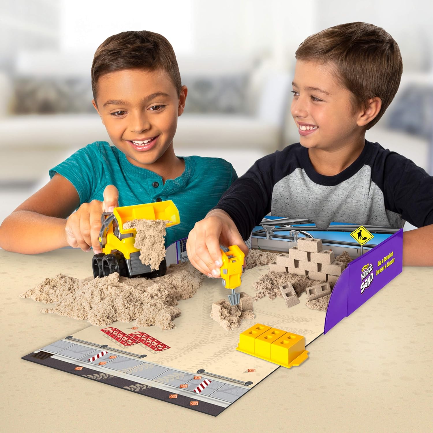 Coffret de jeu Kinetic Sand, Dig & Demolish avec sable de jeu et camion jouet de 454 g