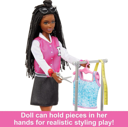 Poupée Barbie Brooklyn avec porte-vêtements, haut, pièces de mode, chiot et plus