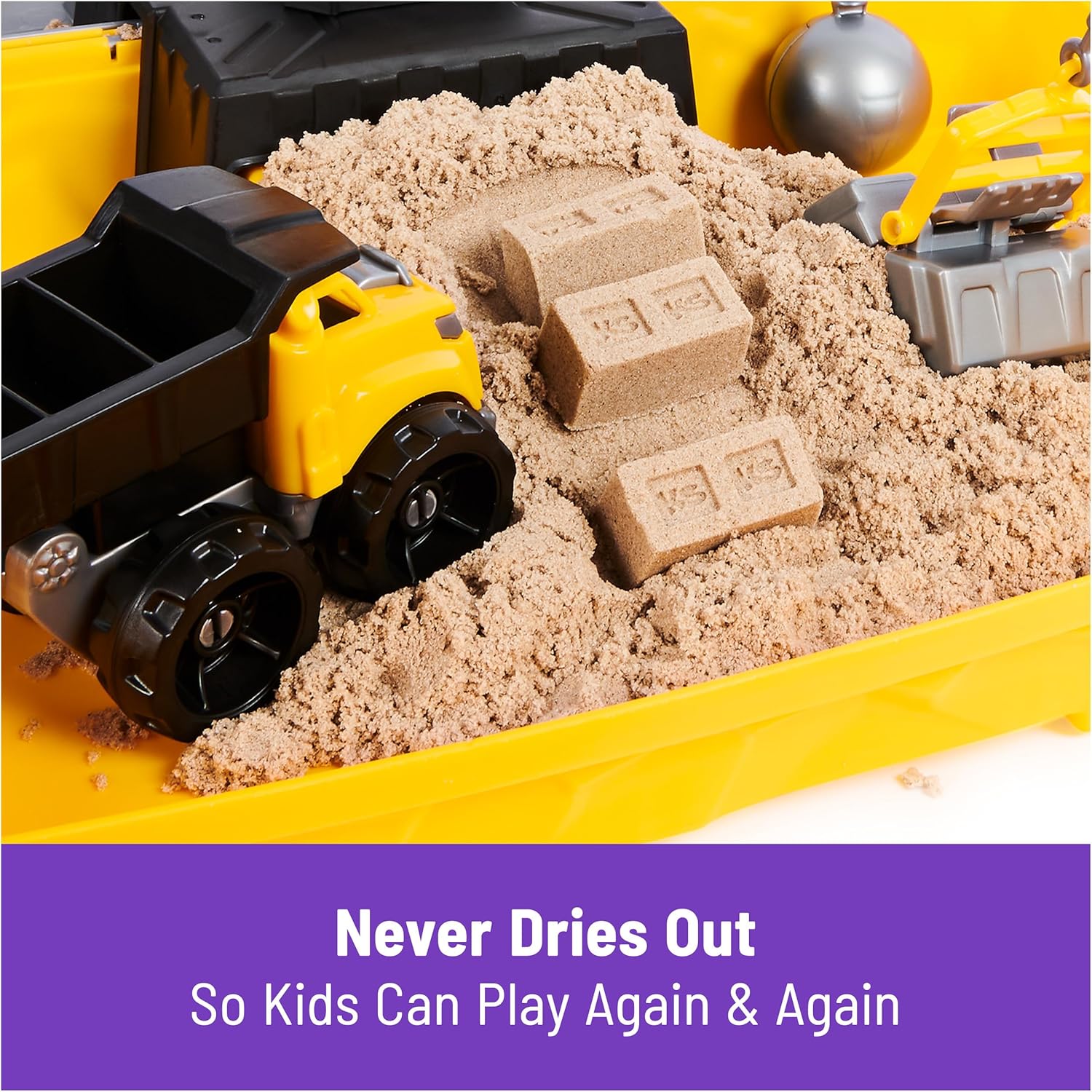 Kinetic Sand, Baustellen-Klappsandkasten mit 910 g Spielsand & Spielzeug-Truck