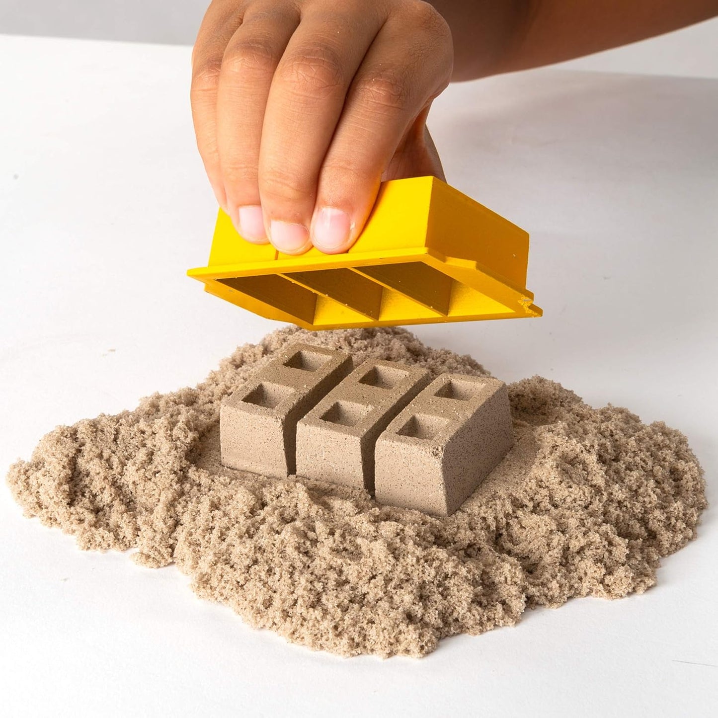 Coffret de jeu Kinetic Sand, Dig & Demolish avec sable de jeu et camion jouet de 454 g