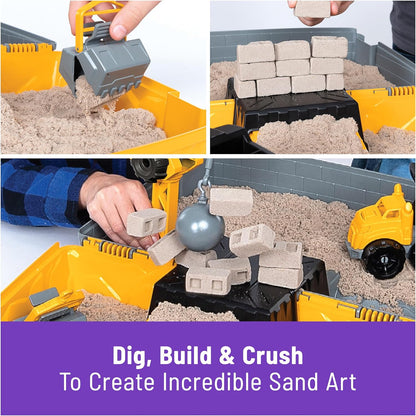 Kinetic Sand, Baustellen-Klappsandkasten mit 910 g Spielsand & Spielzeug-Truck