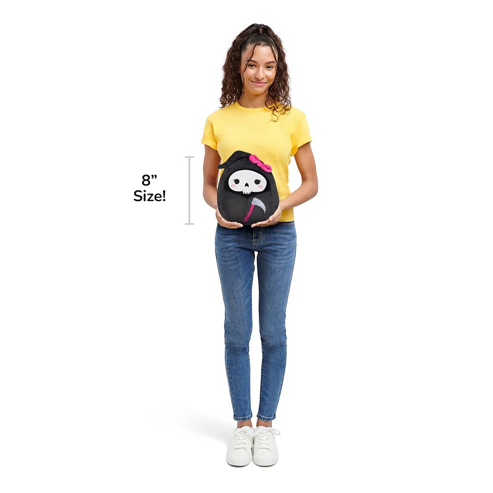 Squishmallows Halloween Jane der schwarze Sensenmann mit Schleife