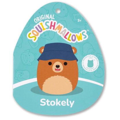 Squishmallows – Stokely, der braune Kodiakbär mit Fischerhut