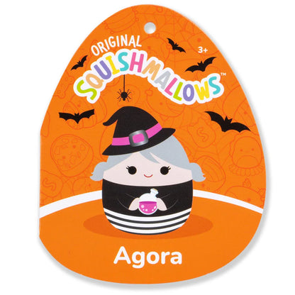 Squishmallows Halloween Agora, die Hexe mit grauem Haar, die einen Trank hält