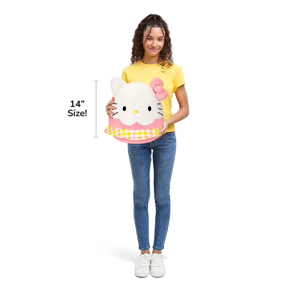 Squishmallows Hello Kitty et ses amis Hello Kitty portant une jupe vichy