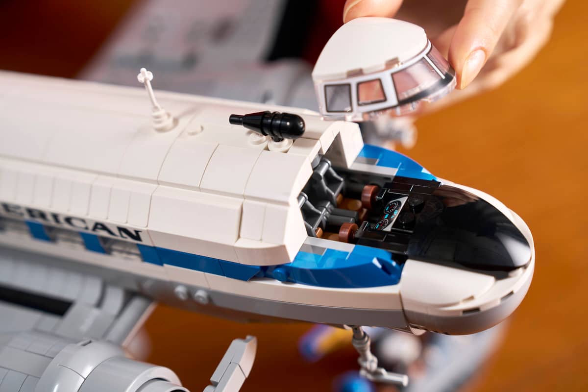 LEGO Icons Douglas DC-3 PAN AM Airliner
