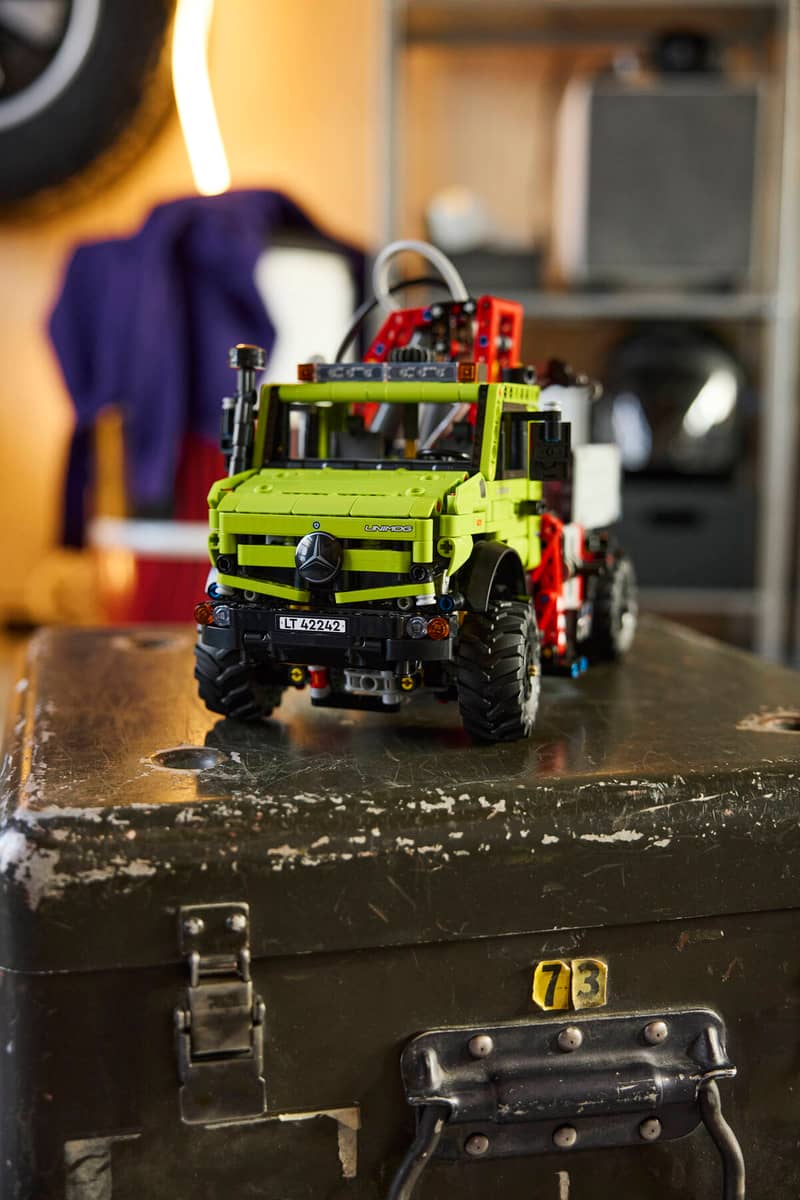 LEGO Technic Mercedes-Benz Unimog U 5023 with Crane