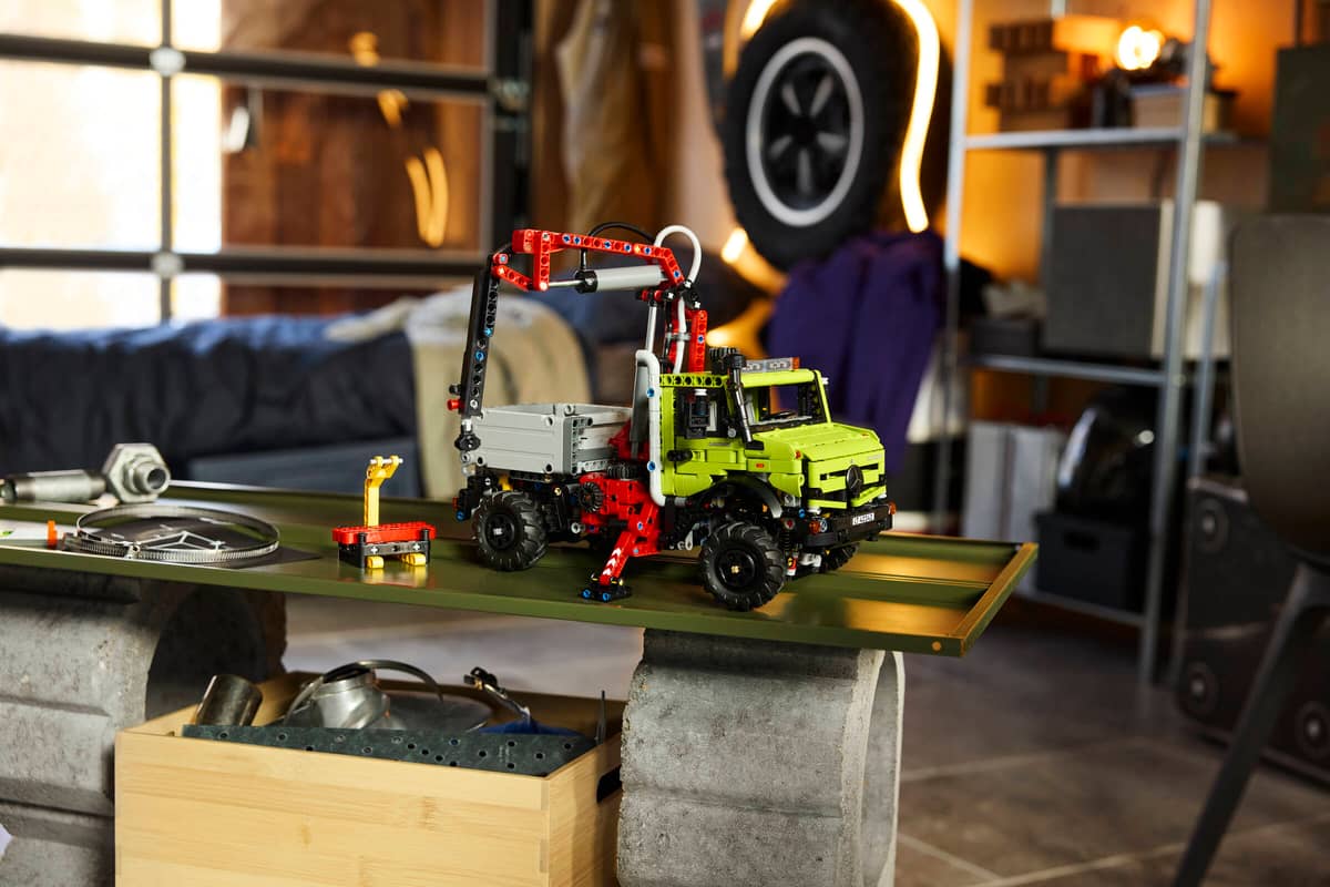 LEGO Technic Mercedes-Benz Unimog U 5023 with Crane