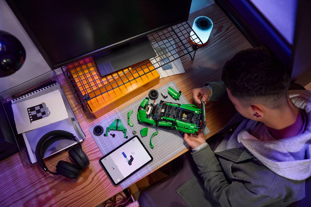 LEGO Technic Green Bugatti Chiron Pur Sport Hypercar