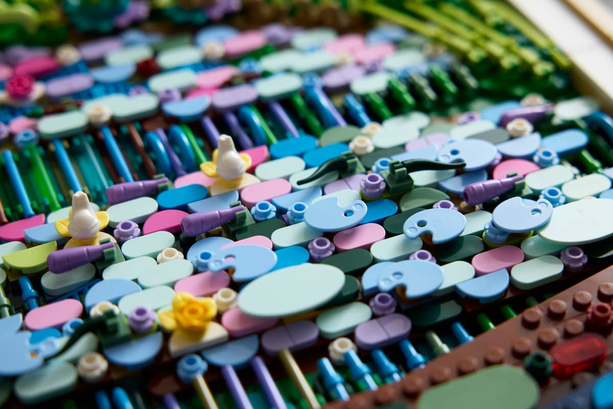 LEGO Art Claude Monet – Bridge over a Pond of Water Lilies (31220)