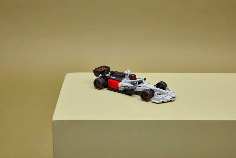 Audi Revolut F1 Team R26 Rennwagen (77259)