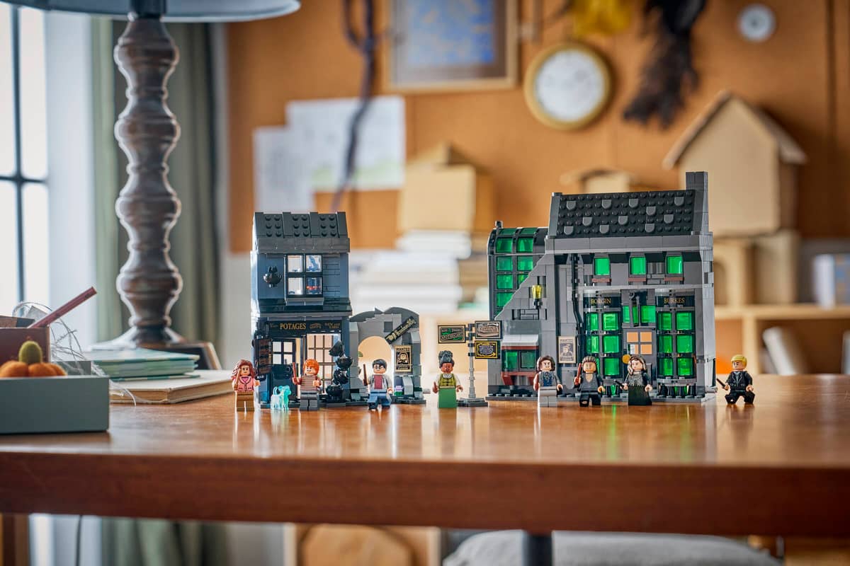 LEGO Harry Potter Knockturn Alley Wizarding Shops