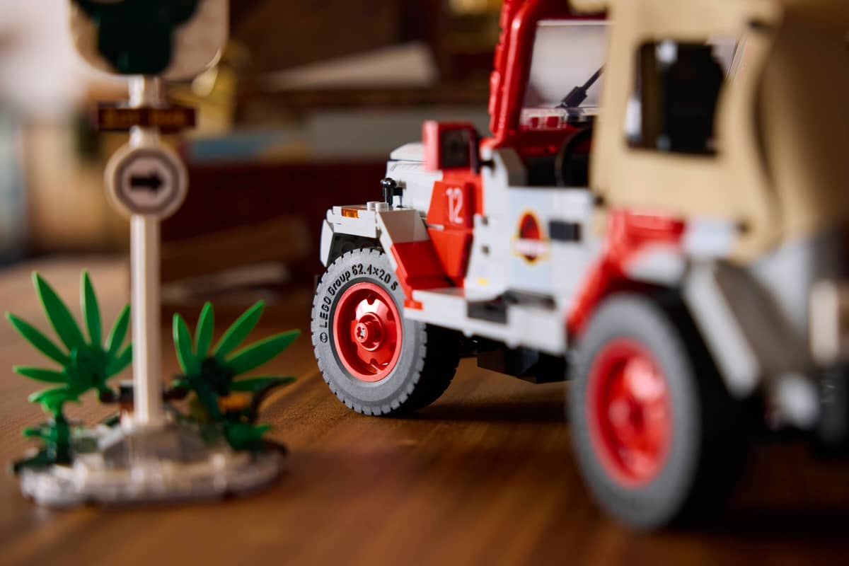 LEGO Jurassic World Jurassic Park Jeep Wrangler