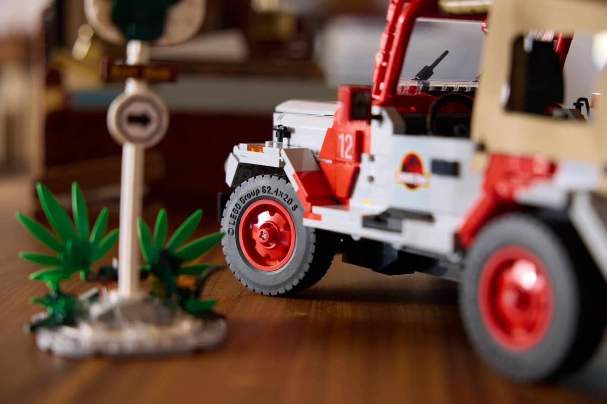 LEGO Jurassic World Jurassic Park Jeep Wrangler