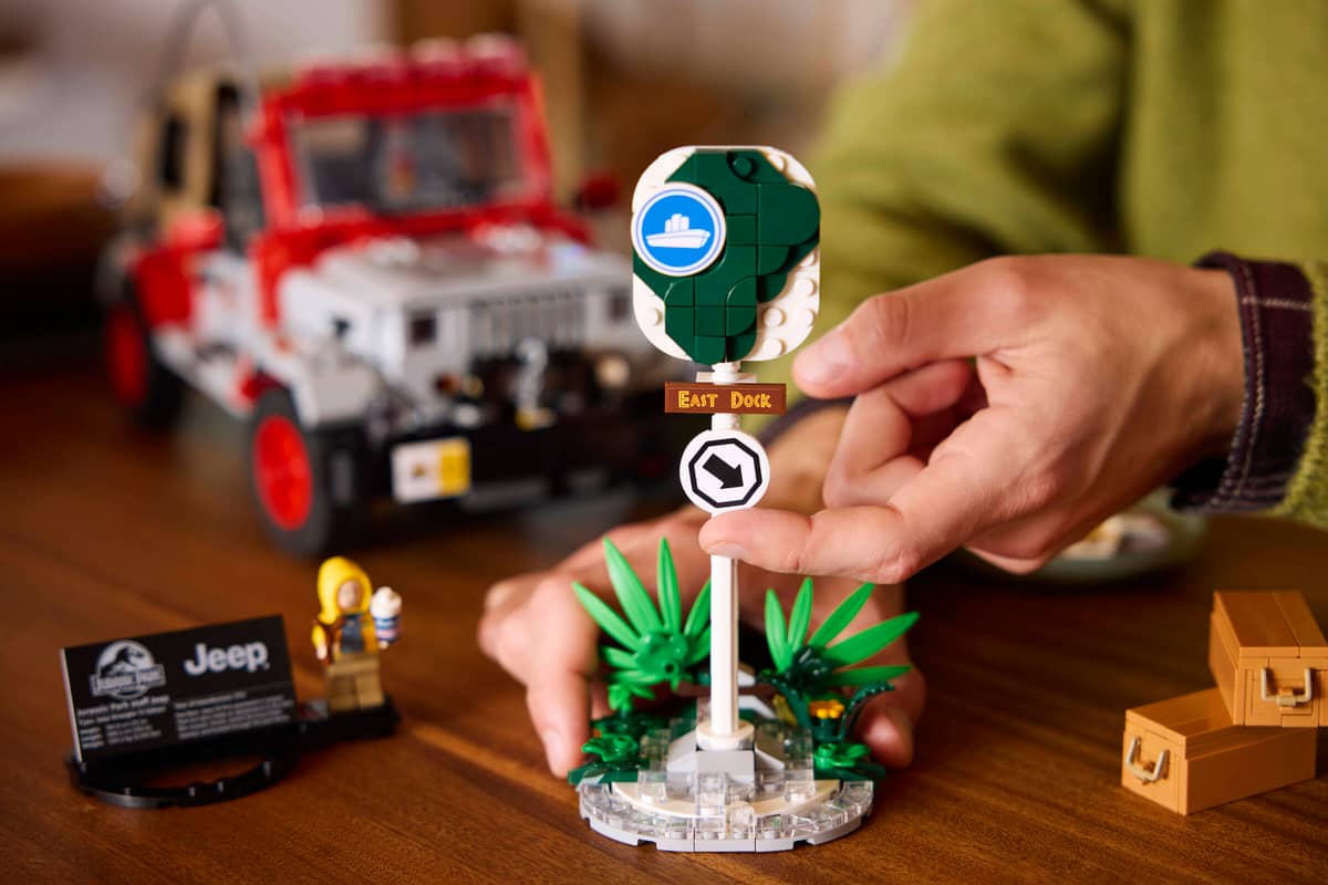 LEGO Jurassic World Jurassic Park Jeep Wrangler