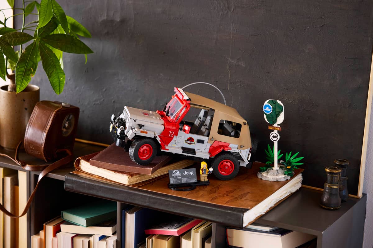 LEGO Jurassic World Jurassic Park Jeep Wrangler